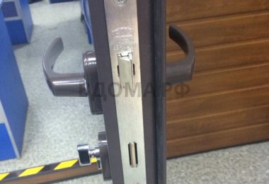 Секционные ворота с калиткой