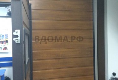 Секционные ворота с калиткой
