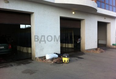 Секционные ворота на автомойке