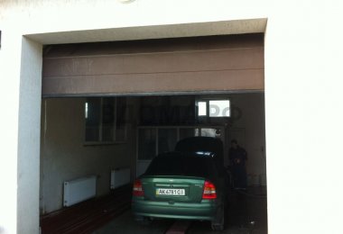 Секционные ворота на автомойке