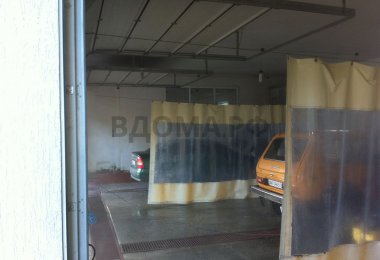 Секционные ворота на автомойке